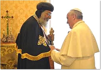 Papa con patriarca copto