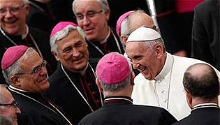 Papa con el Snodo de Obispos
