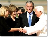 Los Bush reciben al Papa