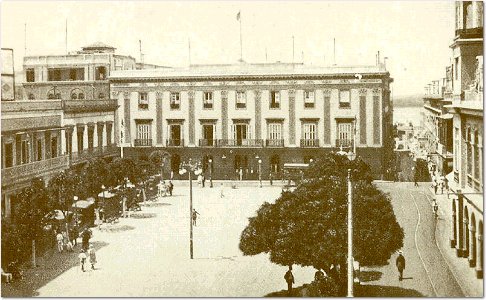 Edificio de la Intendencia y Plaza de Armas